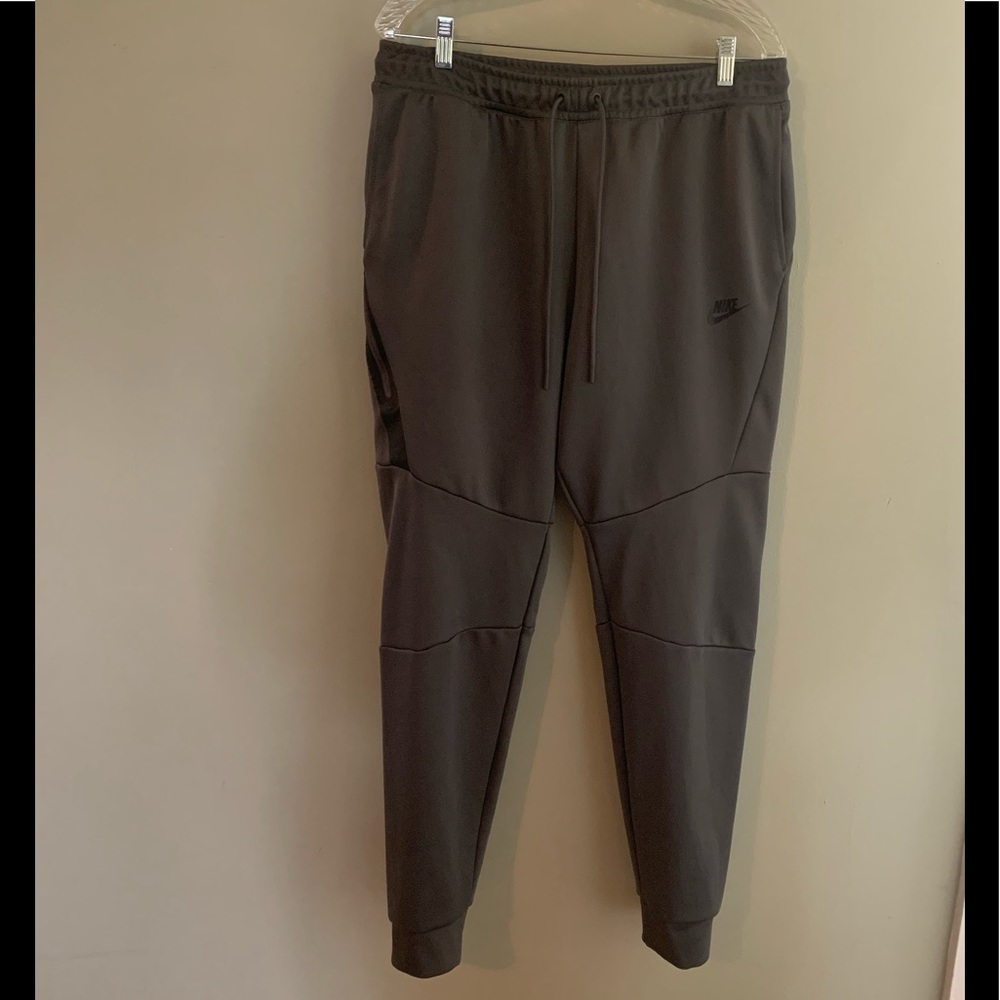 Nike Sportswear Tech Joggers gray men’s size L